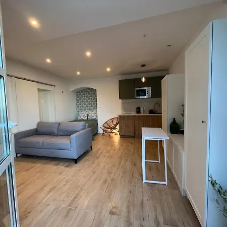 아파트 Charmant Studio